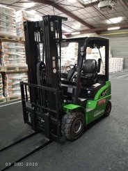 Four wheel front forklift Hangcha XC25i - 1