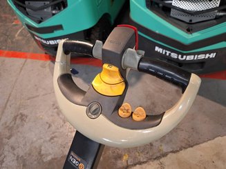 Pedestrian pallet stacker Crown ESI4000-12 - 19