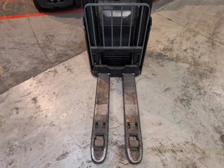Pedestrian pallet stacker Crown ESI4000-12 - 18