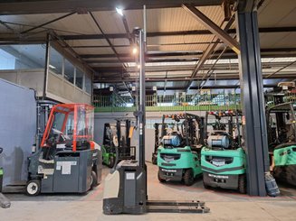 Pedestrian pallet stacker Crown ESI4000-12 - 13