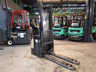 Pedestrian pallet stacker Crown ESI4000-12 - 1