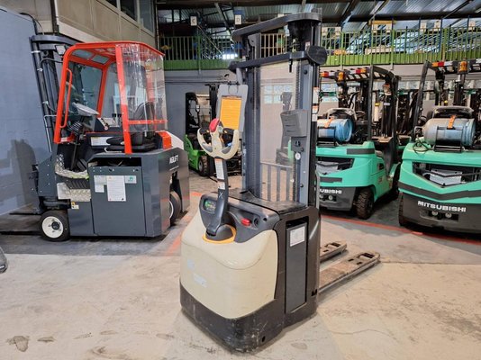 Pedestrian pallet stacker Crown ESI4000-12 - 1