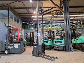 Pedestrian pallet stacker Crown ESI4000-12 - 12