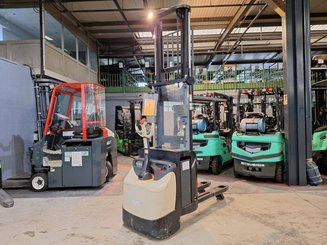 Pedestrian pallet stacker Crown ESI4000-12 - 9