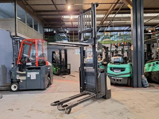 Pedestrian pallet stacker Crown ESI4000-12 - 6