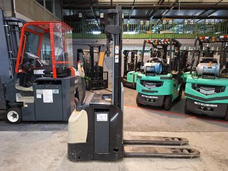 Pedestrian pallet stacker Crown ESI4000-12 - 3