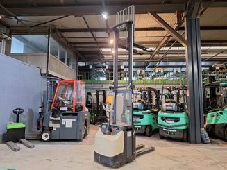 Pedestrian pallet stacker Crown ESI4000-12 - 14