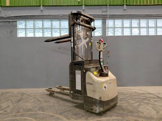 Pedestrian pallet stacker Crown ESI4000-12 - 1