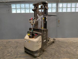 Pedestrian pallet stacker Crown ESI4000-12 - 9