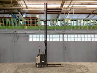 Pedestrian pallet stacker Crown ESI4000-12 - 13