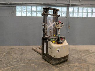 Pedestrian pallet stacker Crown ESI4000-12 - 5