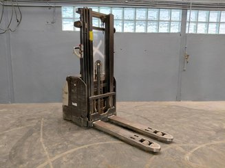 Pedestrian pallet stacker Crown ESI4000-12 - 1