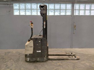 Pedestrian pallet stacker Crown ESI4000-12 - 3