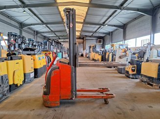 Pedestrian pallet stacker Fenwick L16 - 10