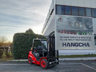 Four wheel front forklift Hangcha XF35G-2 (CPYD35-X2H21F1)