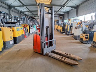 Pedestrian pallet stacker Fenwick L16 - 1