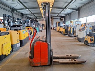 Pedestrian pallet stacker Fenwick L16 - 2