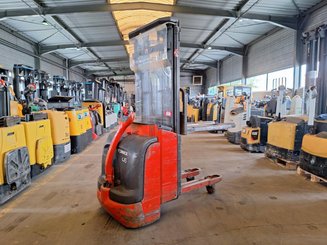 Pedestrian pallet stacker Fenwick L16 - 9