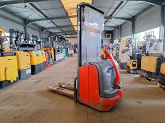 Pedestrian pallet stacker Fenwick L16 - 4