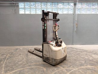 Pedestrian pallet stacker Crown WF3000 1.2