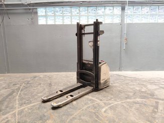 Pedestrian pallet stacker Crown WF3000 1.2