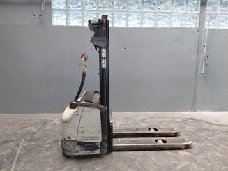 Pedestrian pallet stacker Crown WF3000 1.2