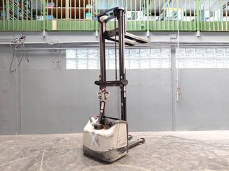 Pedestrian pallet stacker Crown WF3000 1.2