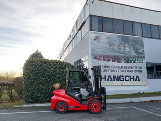 Four wheel front forklift Hangcha XF35G-2 (CPYD35-X2H21F1)
