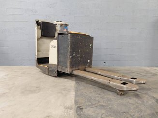 Stand-on pallet truck Crown WT3040 2.00 - 6