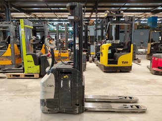 Pedestrian pallet stacker Crown ESI4000-12 - 5