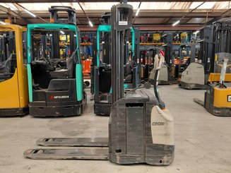 Pedestrian pallet stacker Crown ESI4000-12 - 2