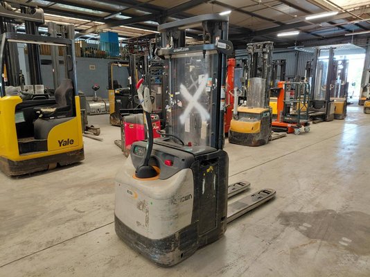 Pedestrian pallet stacker Crown ESI4000-12 - 1
