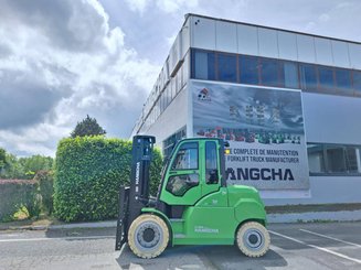 Four wheel front forklift Hangcha XC70i (CPD70-XCY2-SI)