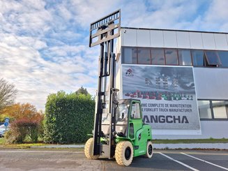 Four wheel front forklift Hangcha X70i