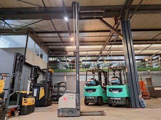 Pedestrian pallet stacker Crown ES4000-1.6 - 8