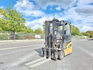 Three wheel front forklift Caterpillar EP16NT