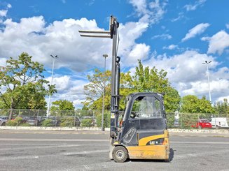 Three wheel front forklift Caterpillar EP16NT