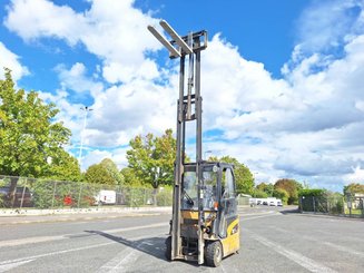Three wheel front forklift Caterpillar EP16NT