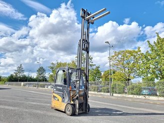 Three wheel front forklift Caterpillar EP16NT