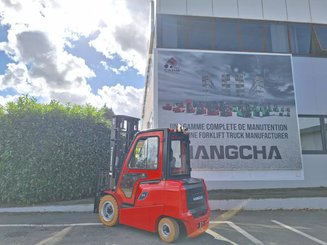 Four wheel front forklift Hangcha AE30