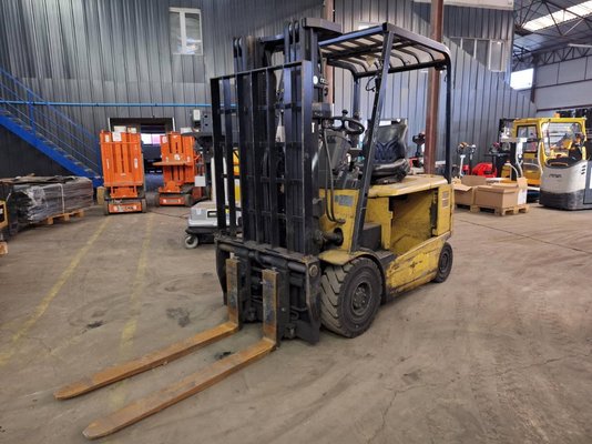 Four wheel front forklift Caterpillar EP25K-PAC - 1