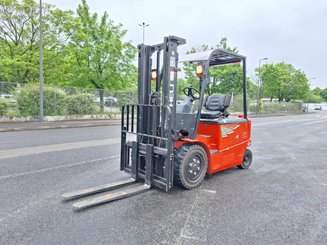 Four wheel front forklift Heli CPD30 - 1