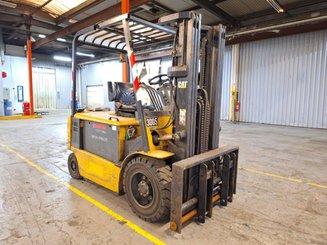 Four wheel front forklift Caterpillar EP30K-PAC