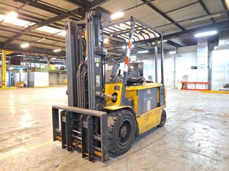 Four wheel front forklift Caterpillar EP30K-PAC