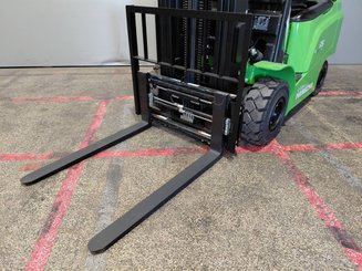 Four wheel front forklift Hangcha AE25i (CPD25-AEY2-I)