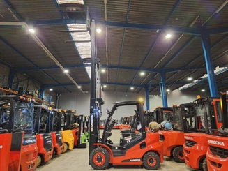Four wheel front forklift Hangcha XF25G-2 - 8
