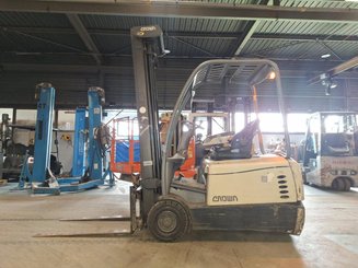 Three wheel front forklift Crown SC5340-1.6