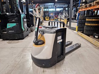 Pedestrian pallet truck Crown WP3080 - 2