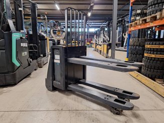 Pedestrian pallet truck Crown WP3080 - 1