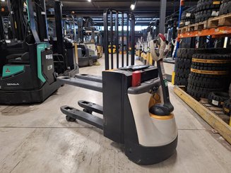 Pedestrian pallet truck Crown WP3080 - 9
